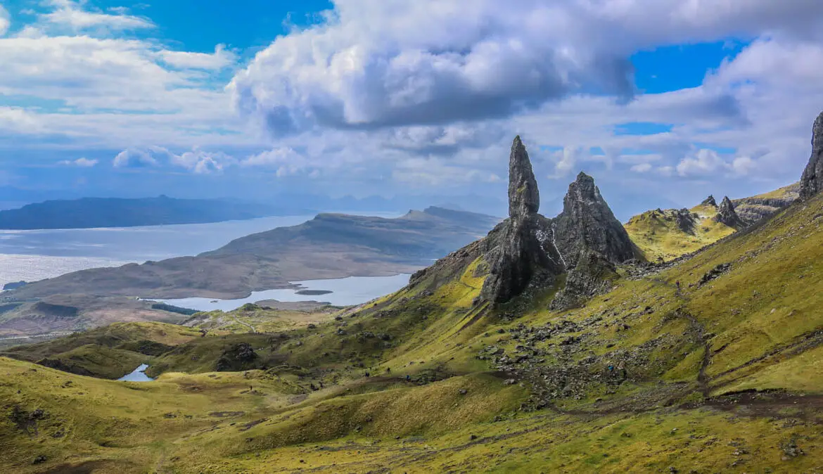 Schottland Rundreise, Isle of Skye, Blick auf den die Felsen vom Old Man of Storr