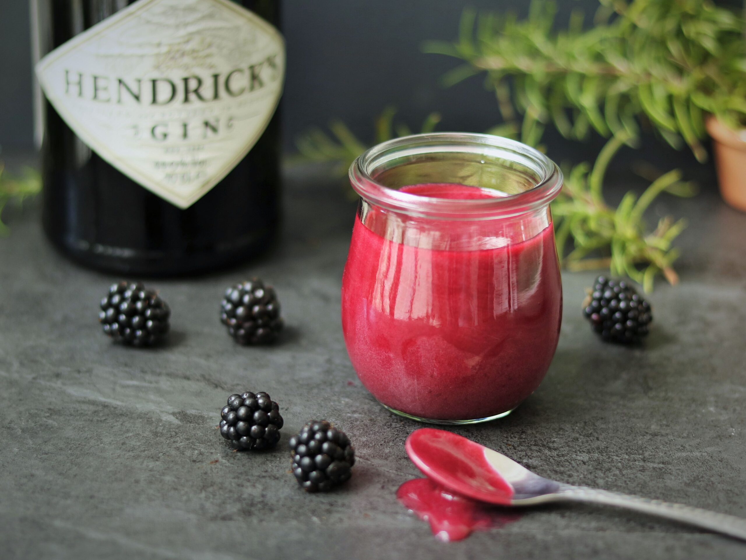 Brombeer-Gin – Curd mit Rosmarin