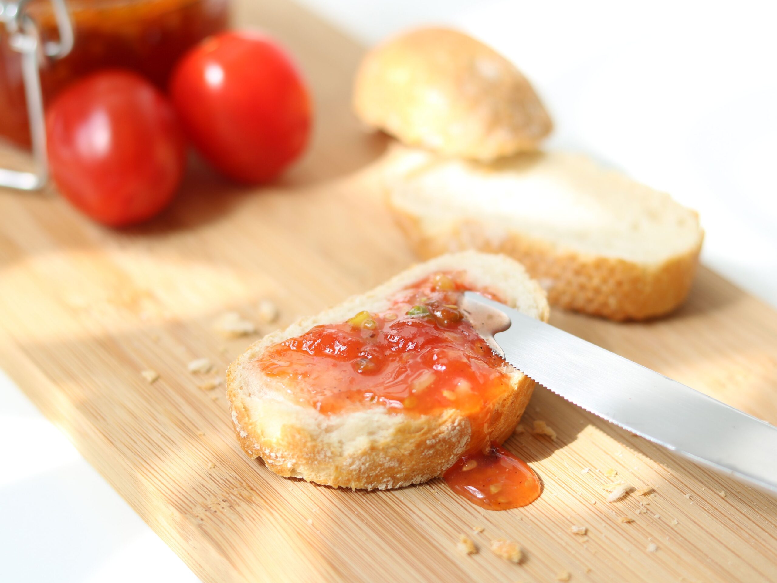 Tomatenmarmelade mit Amaretto und Pistazien