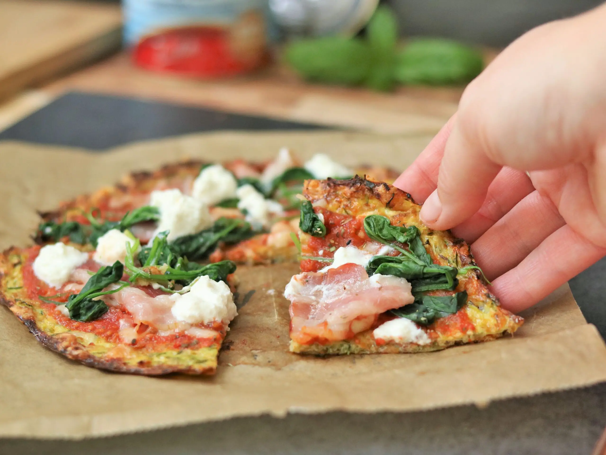 Low Carb Pizza mit Zucchiniboden