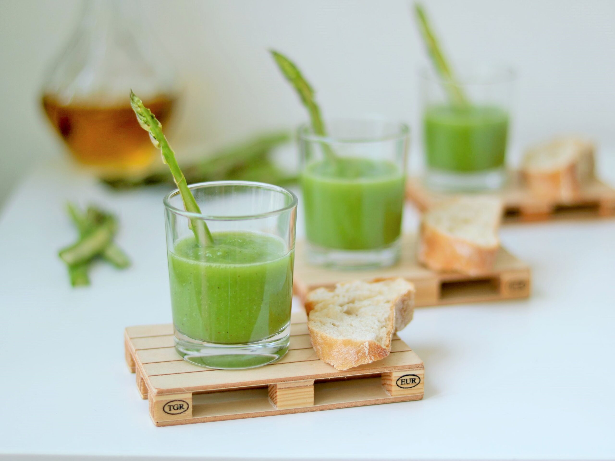 Spargel Gazpacho mit Goldkiwi